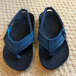Toddler blue Reef sandals with heel strap. Size 7/8 never worn!